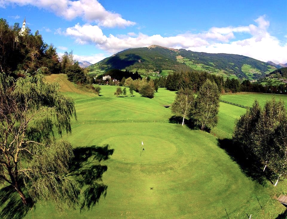 Golfclub Sterzing – Golfurlaub Südtirol mit Panoramablick auf die Alpen