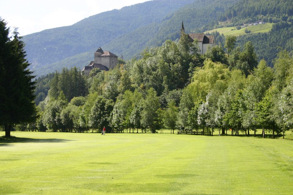 Golfclub Sterzing – Loch 4 mit Schloss Reifenstein Südtirol
